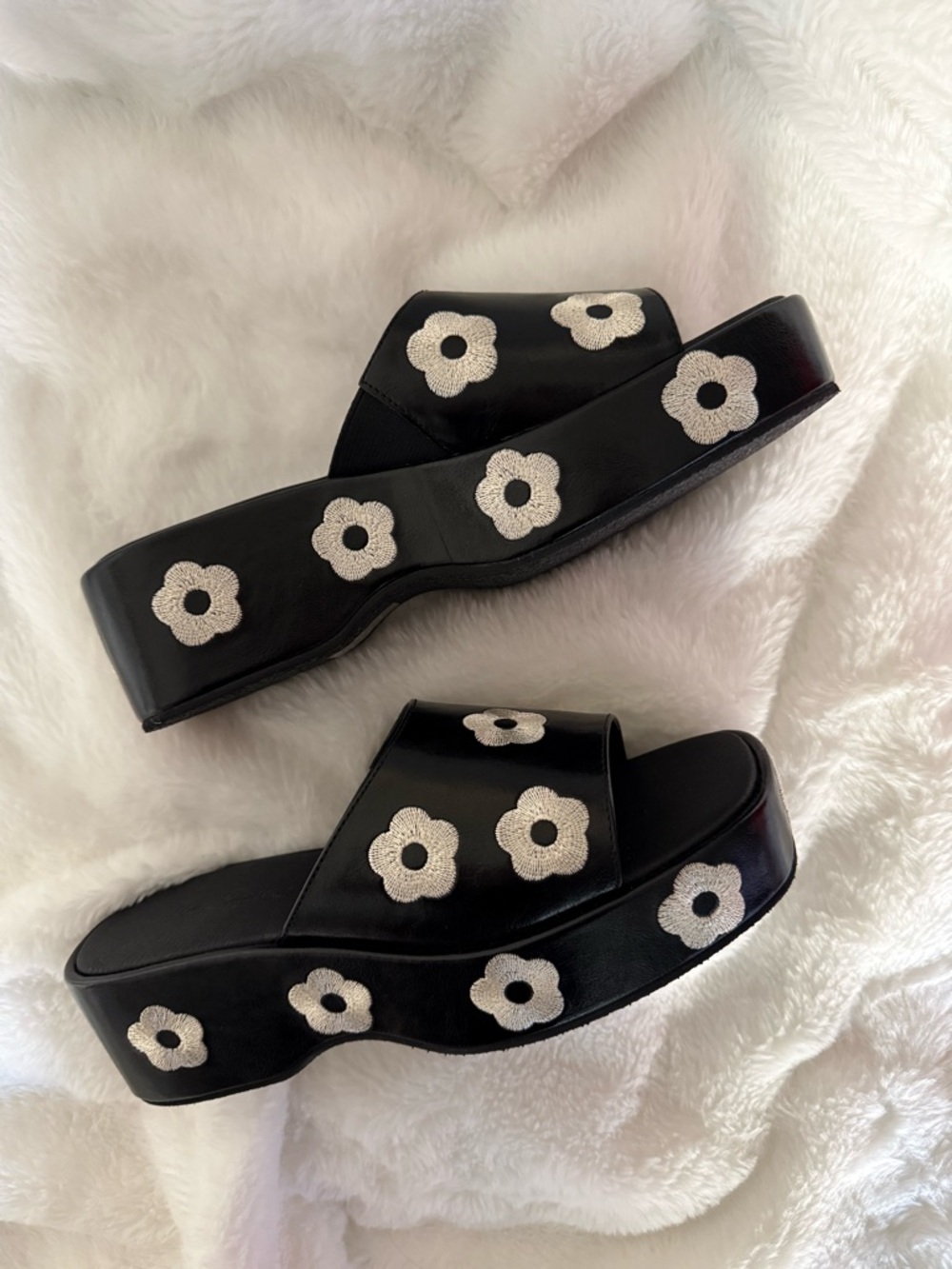 Lisa Says Gah Black Dakota Platform Clogs - Picture 4 of 8